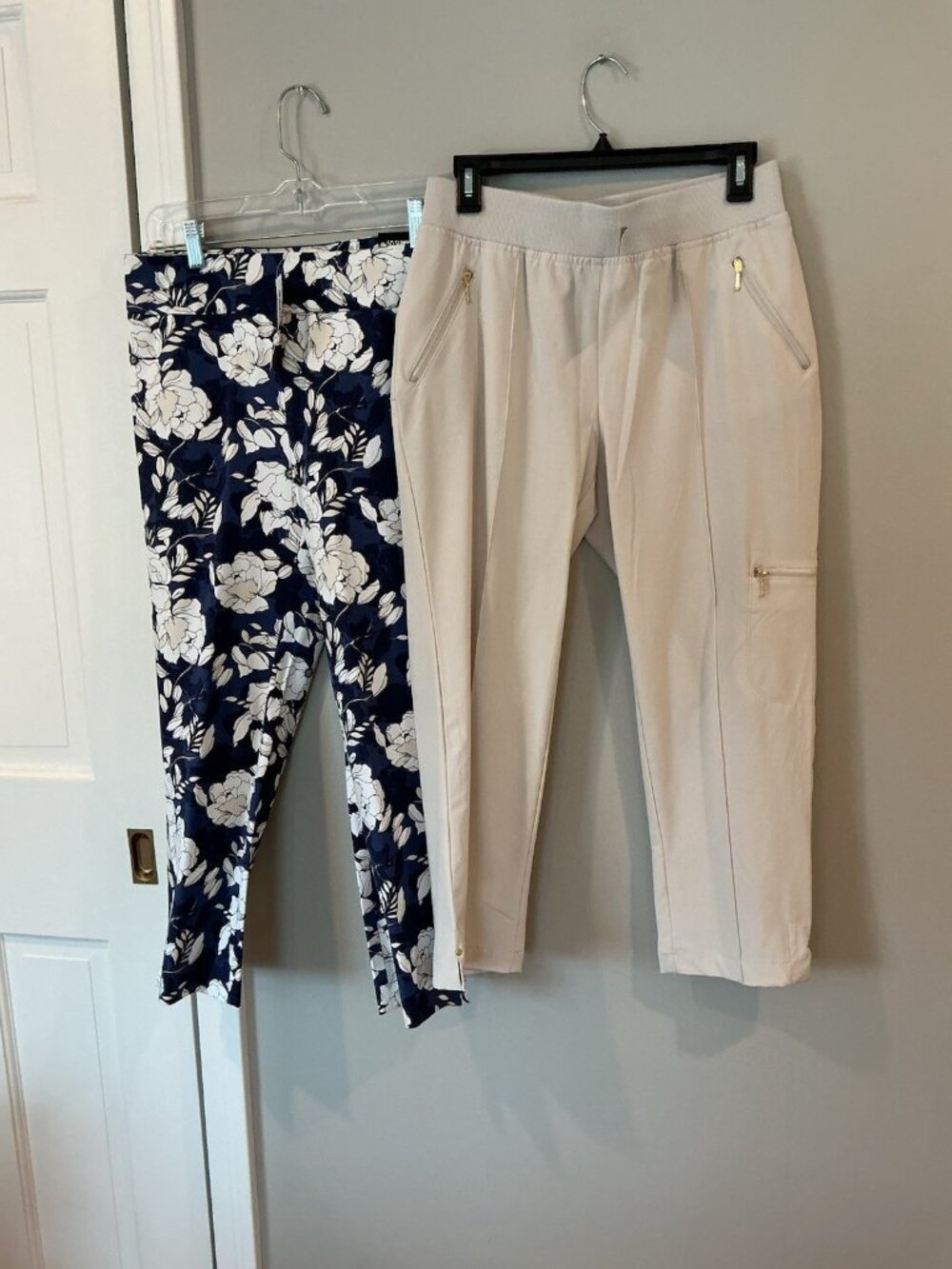 Chicos Zenergy & So Slimming Crop Pants Women Size 4 Pull On NEW lot of 2